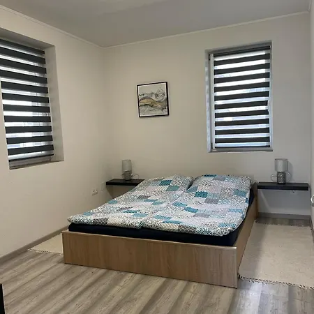 דירה Petra Vendeghaz *